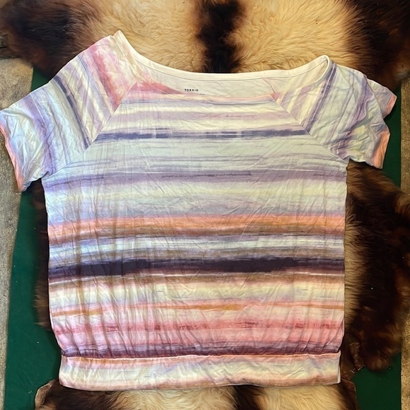 Torrid Purple Short Sleeve‎ Top - Picture 1 of 6